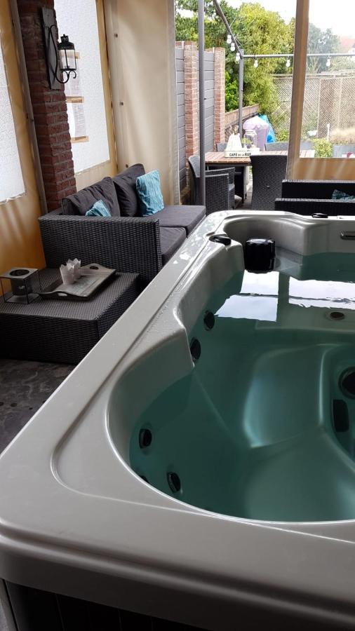 Het Gildehuis Met Sauna En Jacuzzi Stevensweert Kültér fotó