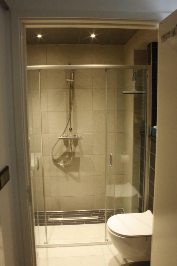 Het Gildehuis Met Sauna En Jacuzzi Stevensweert Kültér fotó