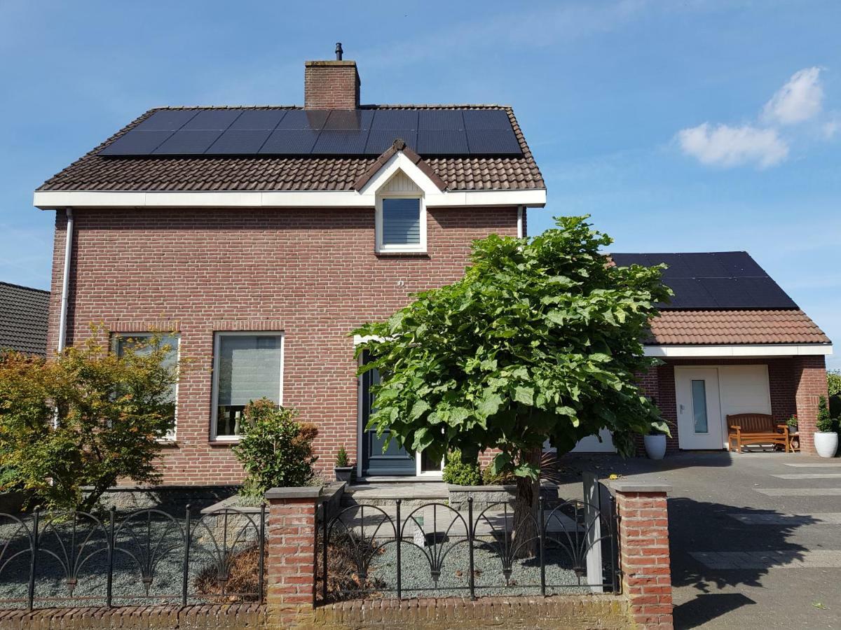 Het Gildehuis Met Sauna En Jacuzzi Stevensweert Kültér fotó