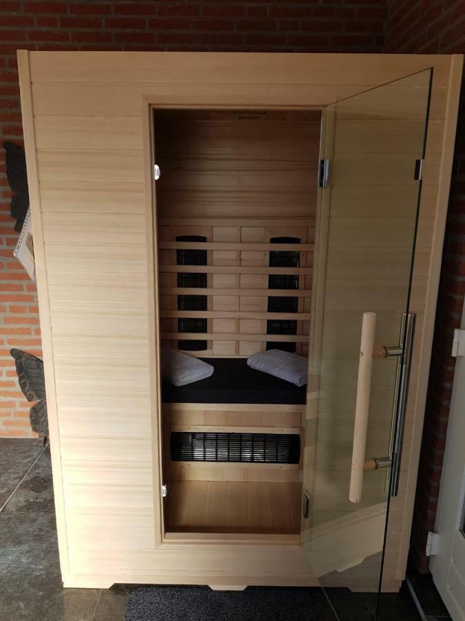 Het Gildehuis Met Sauna En Jacuzzi Stevensweert Kültér fotó